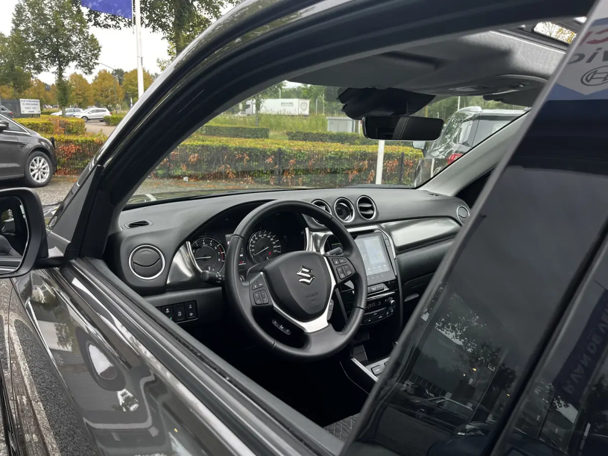1.4 Boosterjet Smart Hybrid Style Automaat | €2.000,- voordeel | Meerdere kleuren leverbaar | Pano | Adapt. Cruise | Camera | Dodehoek | Rijstrook | Stoelverwarming | etc. etc.