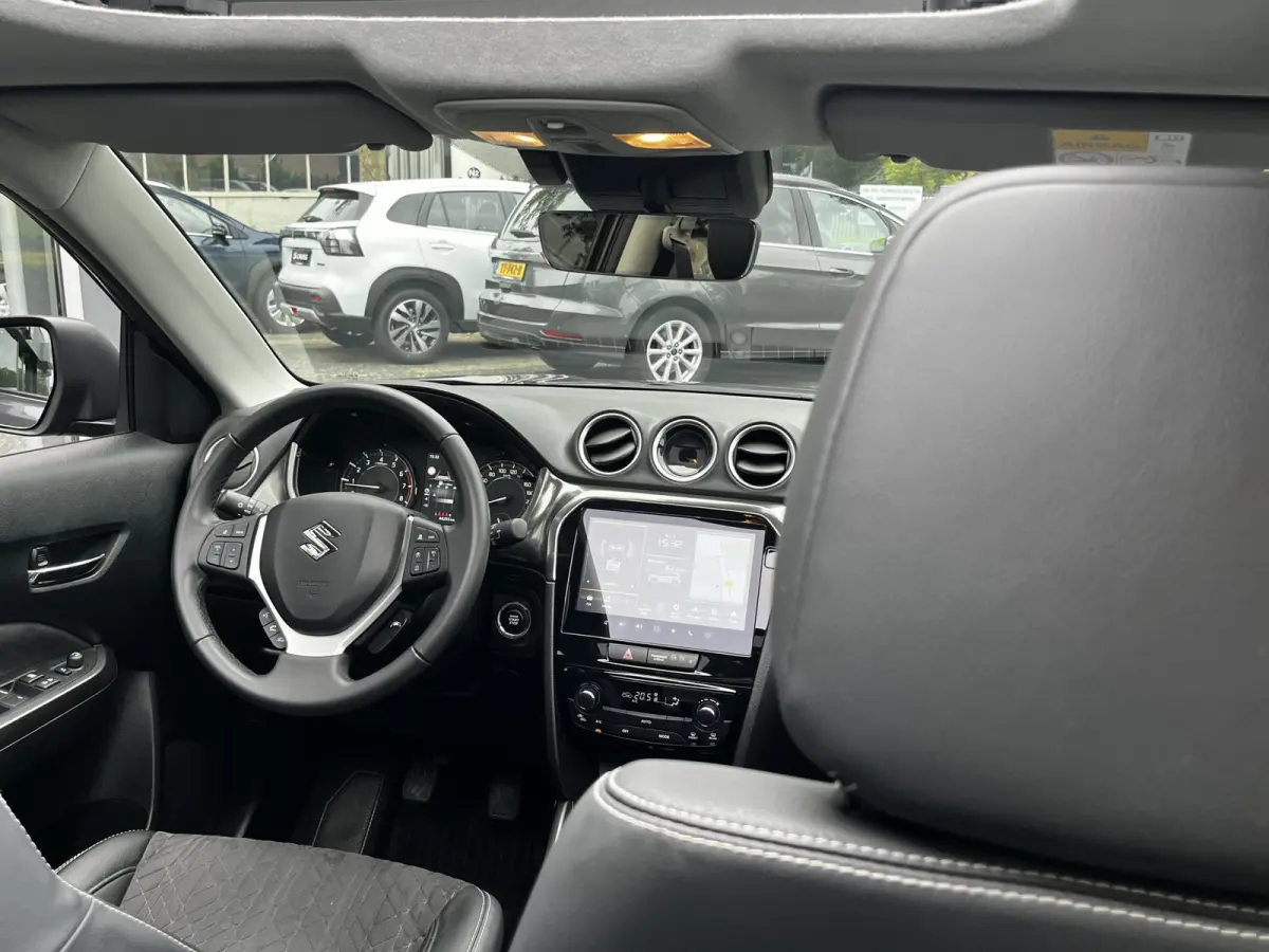1.4 Boosterjet Smart Hybrid Style Automaat | €2.000,- voordeel | Meerdere kleuren leverbaar | Pano | Adapt. Cruise | Camera | Dodehoek | Rijstrook | Stoelverwarming | etc. etc.