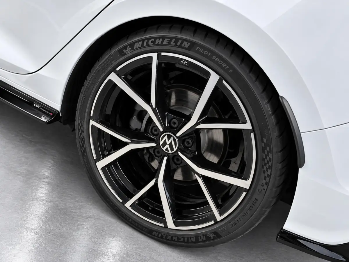 1.5 eTSI R-Line Business | Automaat | Panoramadak | 19 Inch Velgen | Black Style | Stoel/ Stuurverwarming | Achteruitrijcamera | Apple CarPlay/ Android Auto | Full-LED |
