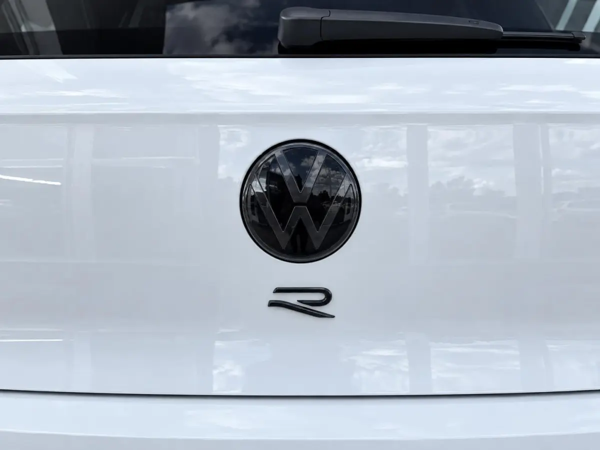 1.5 eTSI R-Line Business | Automaat | Panoramadak | 19 Inch Velgen | Black Style | Stoel/ Stuurverwarming | Achteruitrijcamera | Apple CarPlay/ Android Auto | Full-LED |