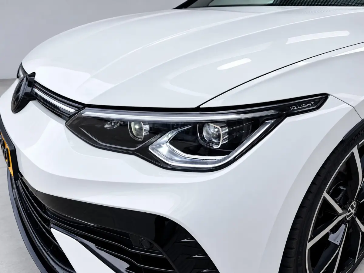 1.5 eTSI R-Line Business | Automaat | Panoramadak | 19 Inch Velgen | Black Style | Stoel/ Stuurverwarming | Achteruitrijcamera | Apple CarPlay/ Android Auto | Full-LED |