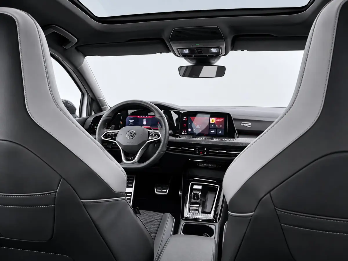 1.5 eTSI R-Line Business | Automaat | Panoramadak | 19 Inch Velgen | Black Style | Stoel/ Stuurverwarming | Achteruitrijcamera | Apple CarPlay/ Android Auto | Full-LED |