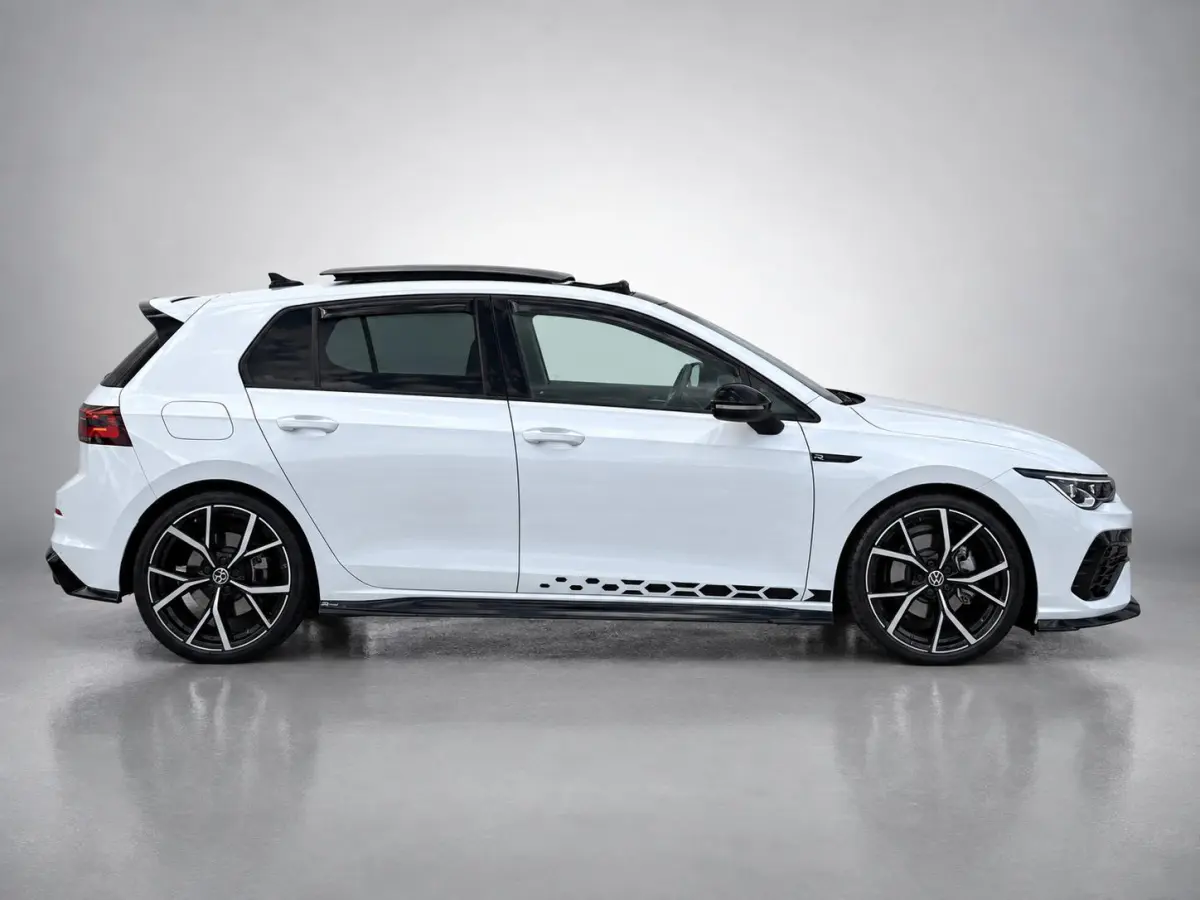 1.5 eTSI R-Line Business | Automaat | Panoramadak | 19 Inch Velgen | Black Style | Stoel/ Stuurverwarming | Achteruitrijcamera | Apple CarPlay/ Android Auto | Full-LED |