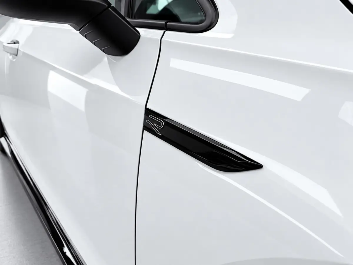 1.5 eTSI R-Line Business | Automaat | Panoramadak | 19 Inch Velgen | Black Style | Stoel/ Stuurverwarming | Achteruitrijcamera | Apple CarPlay/ Android Auto | Full-LED |