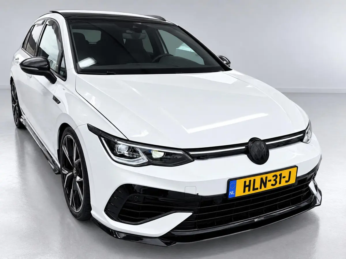 1.5 eTSI R-Line Business | Automaat | Panoramadak | 19 Inch Velgen | Black Style | Stoel/ Stuurverwarming | Achteruitrijcamera | Apple CarPlay/ Android Auto | Full-LED |