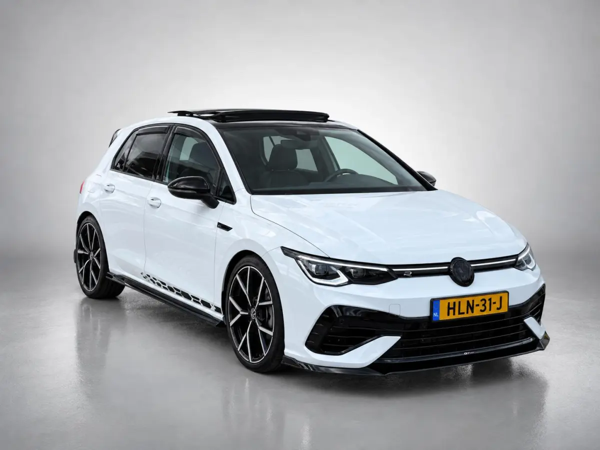 1.5 eTSI R-Line Business | Automaat | Panoramadak | 19 Inch Velgen | Black Style | Stoel/ Stuurverwarming | Achteruitrijcamera | Apple CarPlay/ Android Auto | Full-LED |