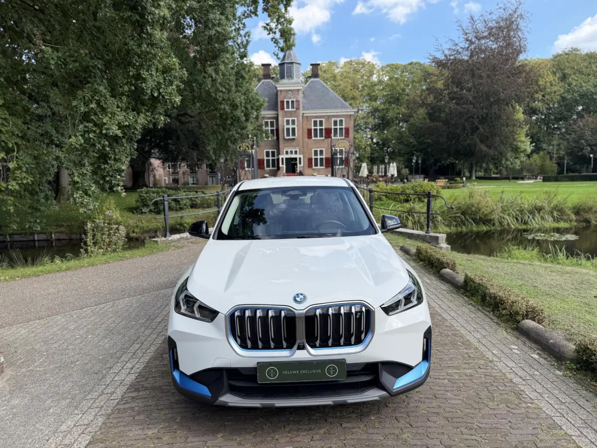 xDrive30 Launch Edition 67 kWh | HUD | 360 | SOH 96 % | Keyless | BTW | LED |
