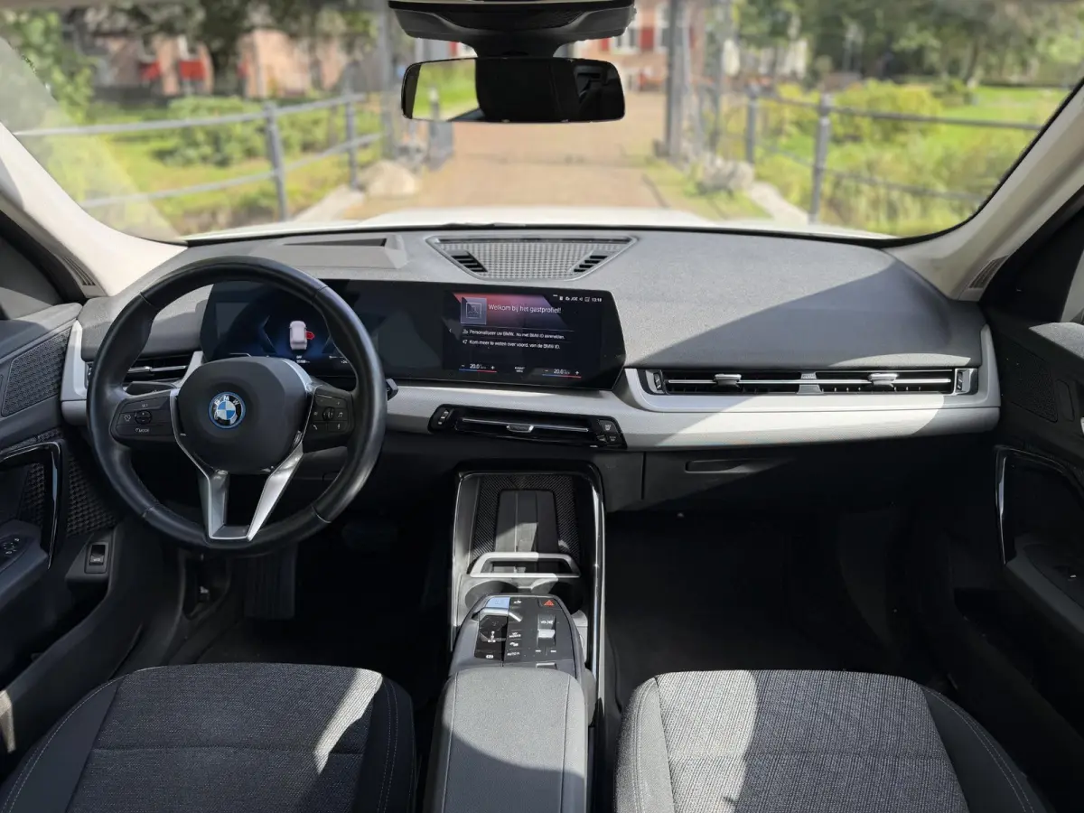 xDrive30 Launch Edition 67 kWh | HUD | 360 | SOH 96 % | Keyless | BTW | LED |
