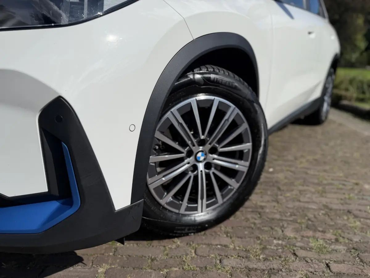 xDrive30 Launch Edition 67 kWh | HUD | 360 | SOH 96 % | Keyless | BTW | LED |