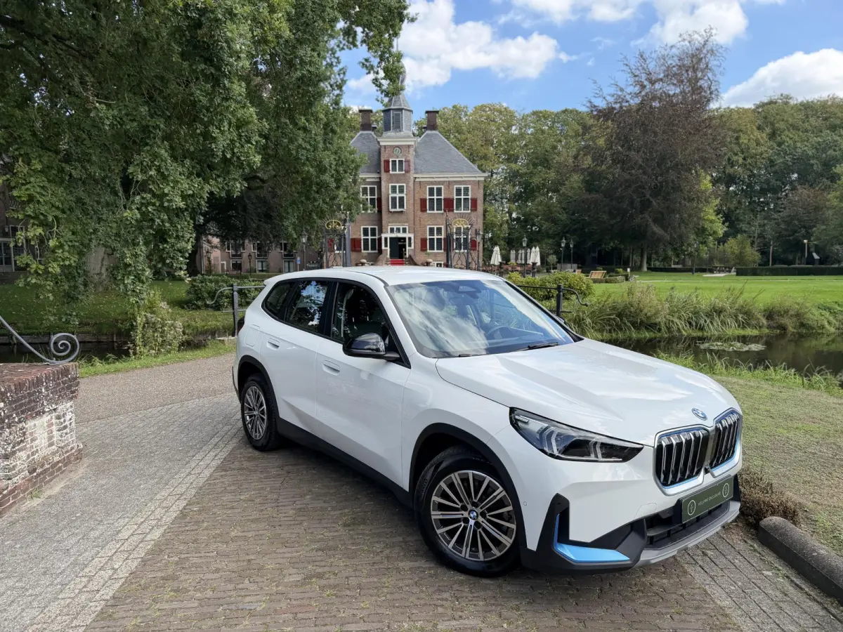 xDrive30 Launch Edition 67 kWh | HUD | 360 | SOH 96 % | Keyless | BTW | LED |