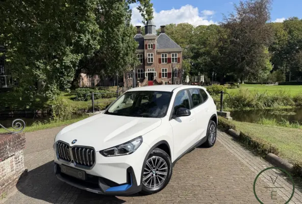 xDrive30 Launch Edition 67 kWh | HUD | 360 | Keyless | BTW | LED |
