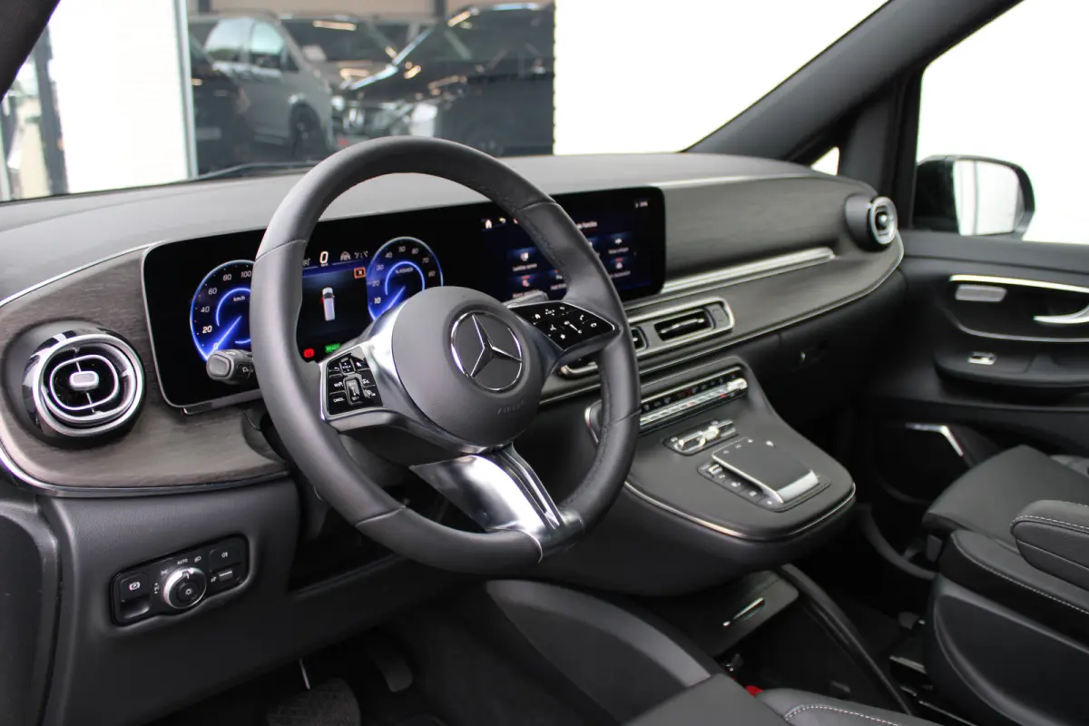 300 L2 / AMG / Luchtvering / 200 KM!!! / 7-Persoons / Burmester / Vol Opties / NIEUW