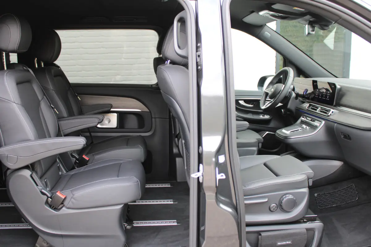 300 L2 / AMG / Luchtvering / 200 KM!!! / 7-Persoons / Burmester / Vol Opties / NIEUW