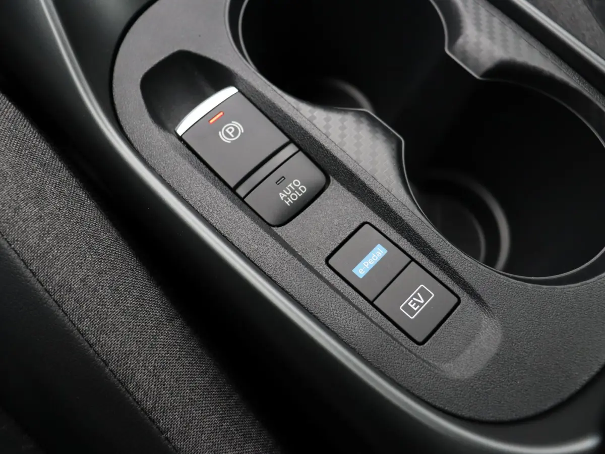 1.6 Hybrid N-Design | Automaat | Stoel en Stuur Verwarming | Adaptieve Cruise Control |