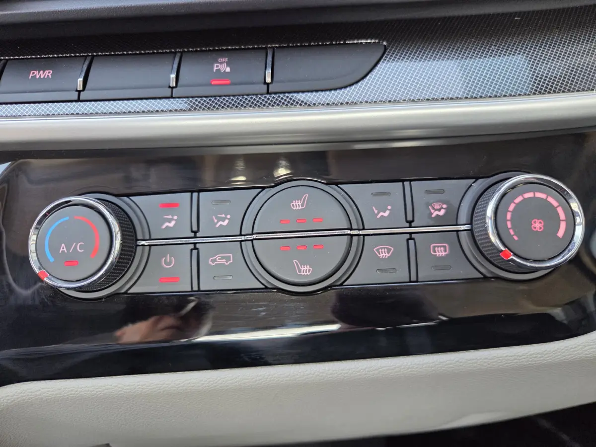 L4 65 kWh Airco Cruisecontrol Stoelverwarming Open laadbak / Pick-up N1