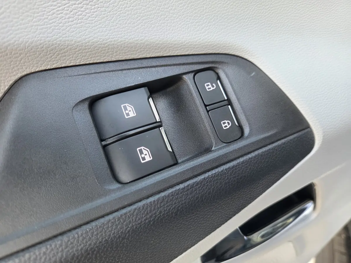L4 65 kWh Airco Cruisecontrol Stoelverwarming Open laadbak / Pick-up N1