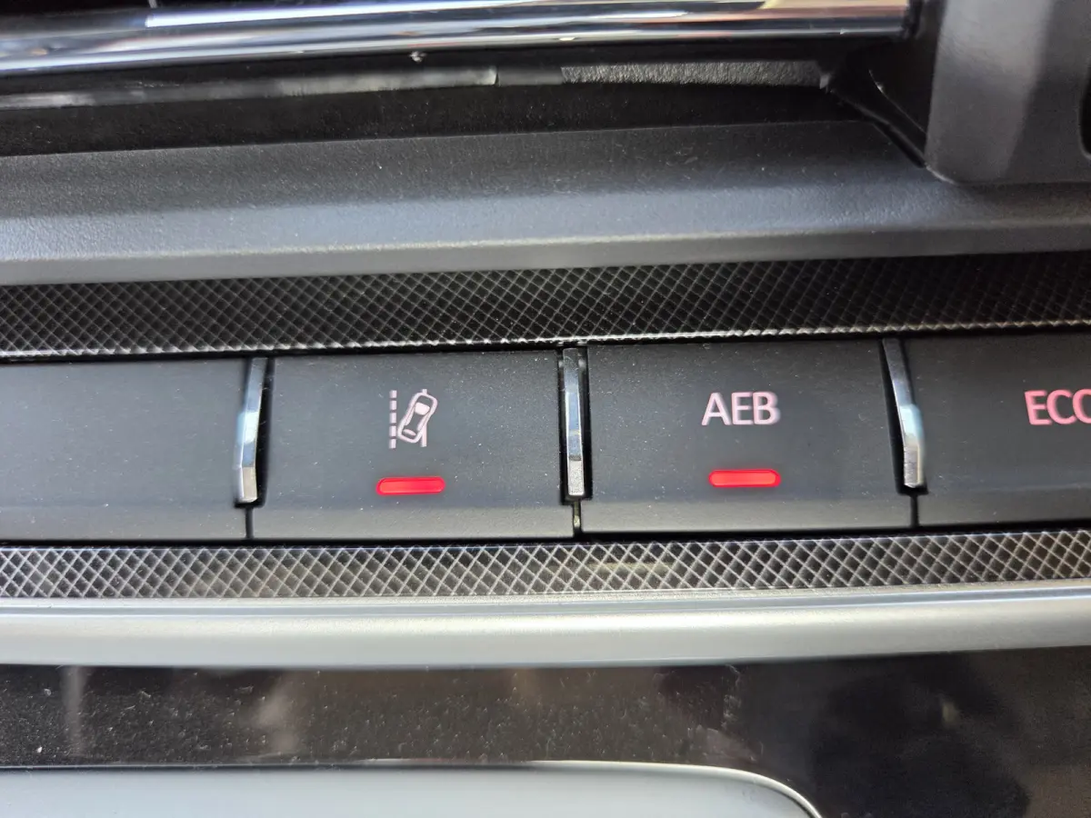 L4 65 kWh Airco Cruisecontrol Stoelverwarming Open laadbak / Pick-up N1