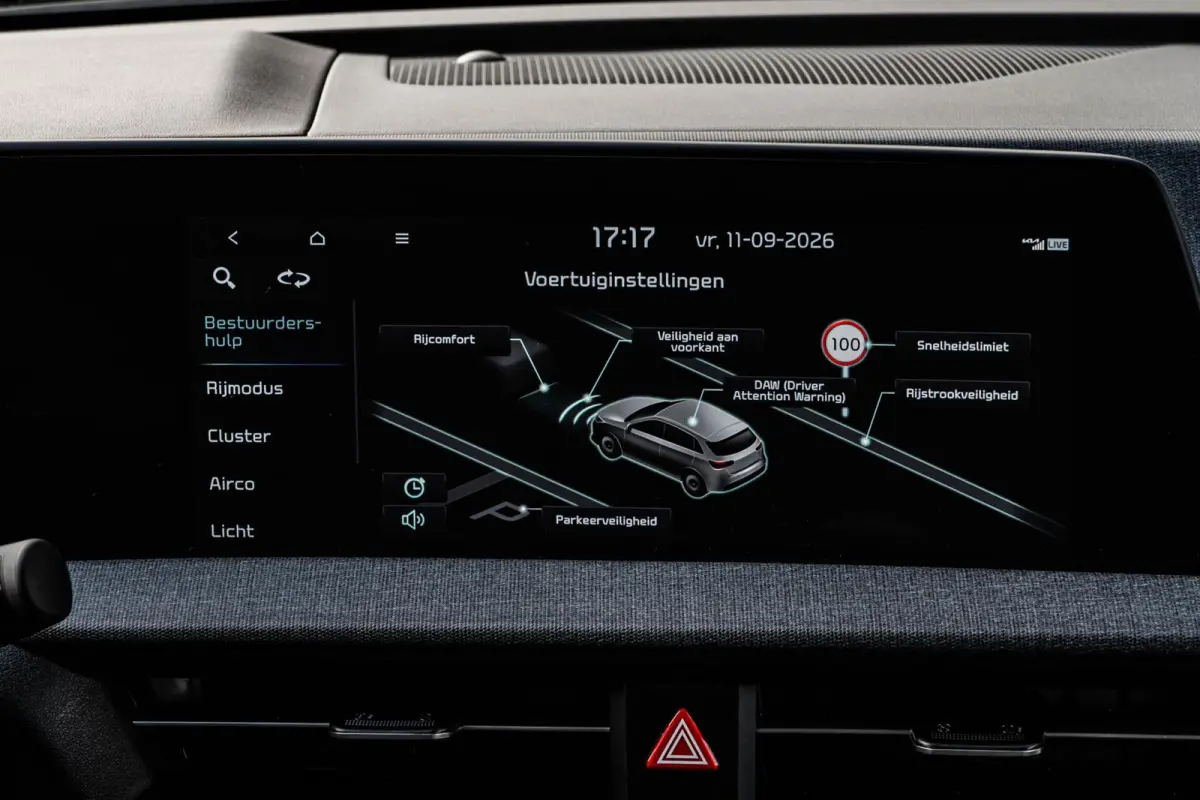 Light 77.4 kWh | SOH 100% | Trekhaak | ACC | Camera | LED | Keyless | Navigatie | Apple Carplay/Android Auto | Dealeronderhouden | 19"