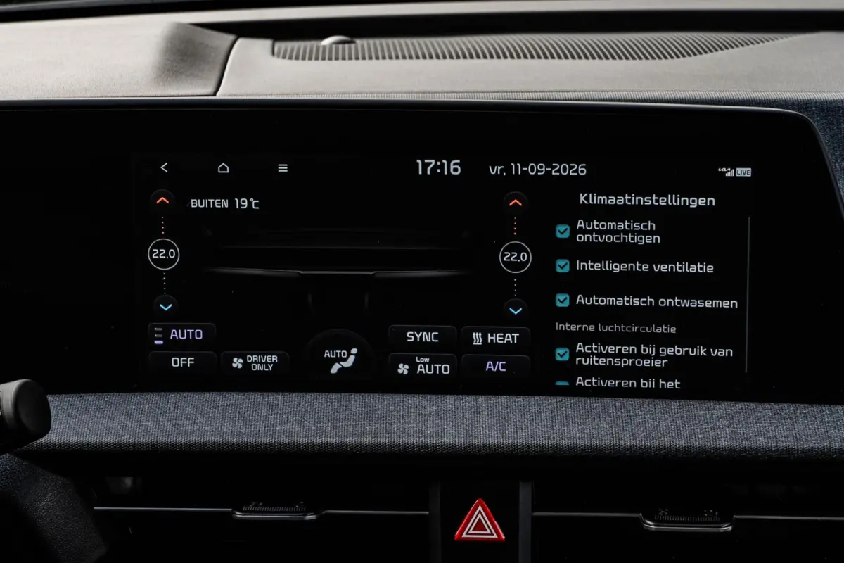 Light 77.4 kWh | SOH 100% | Trekhaak | ACC | Camera | LED | Keyless | Navigatie | Apple Carplay/Android Auto | Dealeronderhouden | 19"