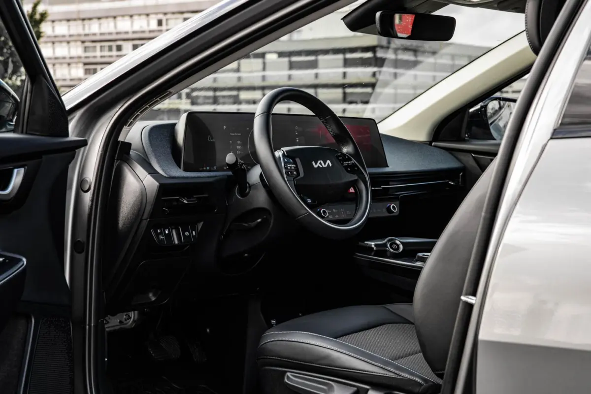 Light 77.4 kWh | SOH 100% | Trekhaak | ACC | Camera | LED | Keyless | Navigatie | Apple Carplay/Android Auto | Dealeronderhouden | 19"