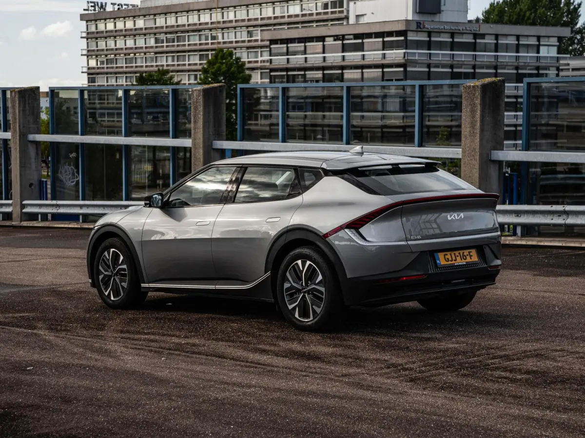 Light 77.4 kWh | SOH 100% | Trekhaak | ACC | Camera | LED | Keyless | Navigatie | Apple Carplay/Android Auto | Dealeronderhouden | 19"