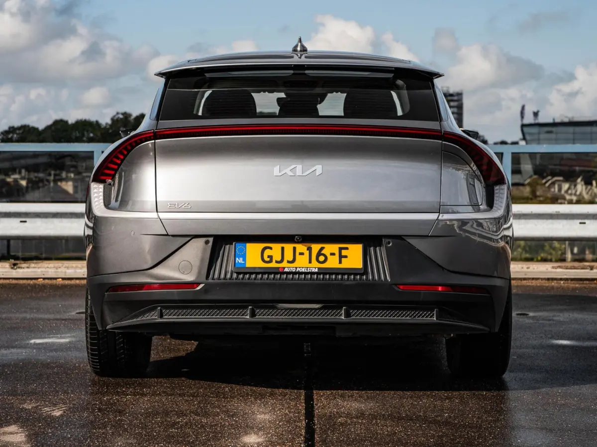 Light 77.4 kWh | SOH 100% | Trekhaak | ACC | Camera | LED | Keyless | Navigatie | Apple Carplay/Android Auto | Dealeronderhouden | 19"