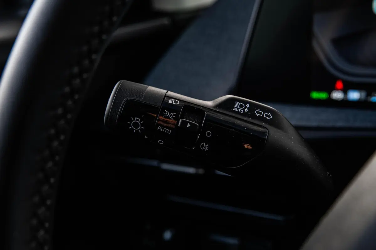 Light 77.4 kWh | SOH 100% | Trekhaak | ACC | Camera | LED | Keyless | Navigatie | Apple Carplay/Android Auto | Dealeronderhouden | 19"