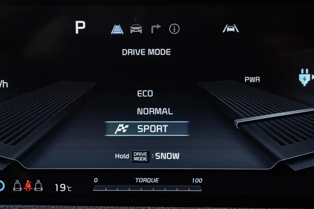 Light 77.4 kWh | SOH 100% | Trekhaak | ACC | Camera | LED | Keyless | Navigatie | Apple Carplay/Android Auto | Dealeronderhouden | 19"