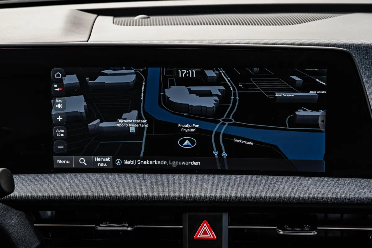 Light 77.4 kWh | SOH 100% | Trekhaak | ACC | Camera | LED | Keyless | Navigatie | Apple Carplay/Android Auto | Dealeronderhouden | 19"
