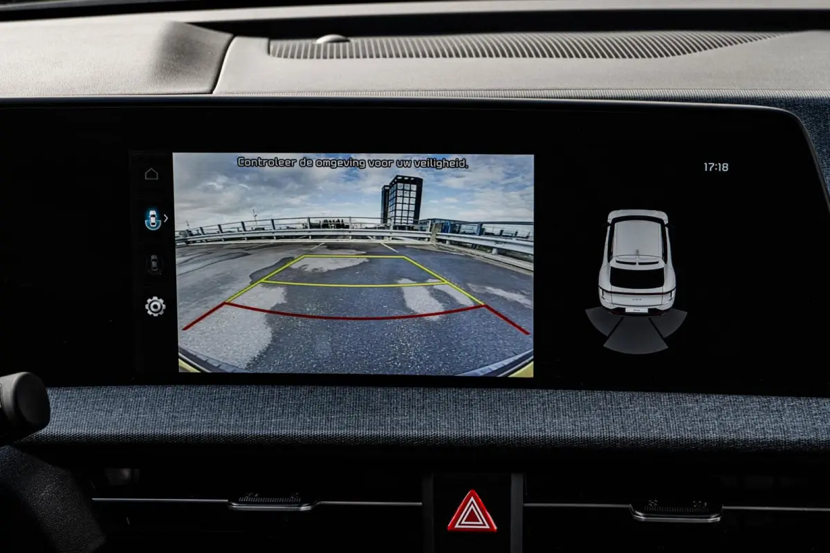 Light 77.4 kWh | SOH 100% | Trekhaak | ACC | Camera | LED | Keyless | Navigatie | Apple Carplay/Android Auto | Dealeronderhouden | 19"