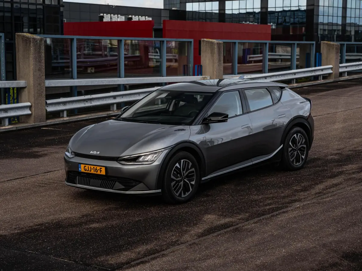 Light 77.4 kWh | SOH 100% | Trekhaak | ACC | Camera | LED | Keyless | Navigatie | Apple Carplay/Android Auto | Dealeronderhouden | 19"