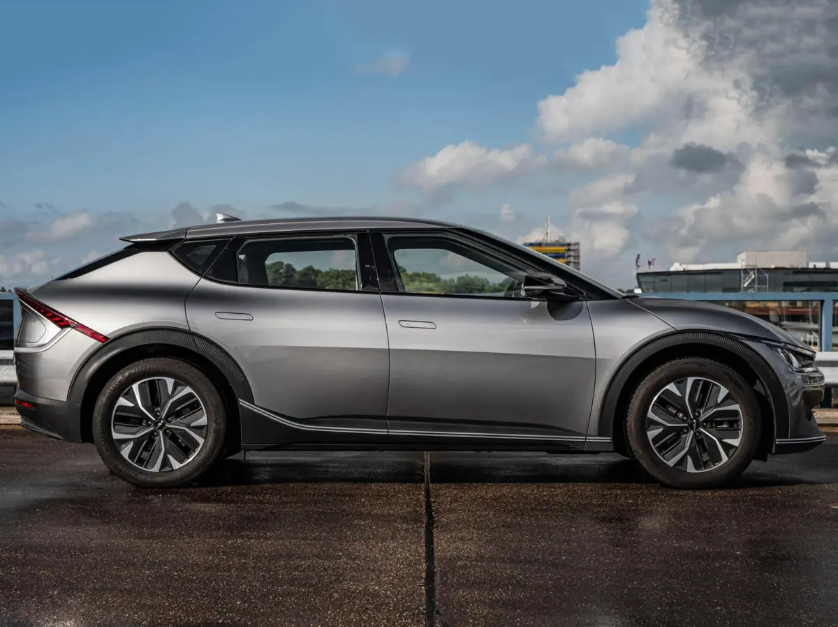 Light 77.4 kWh | SOH 100% | Trekhaak | ACC | Camera | LED | Keyless | Navigatie | Apple Carplay/Android Auto | Dealeronderhouden | 19"