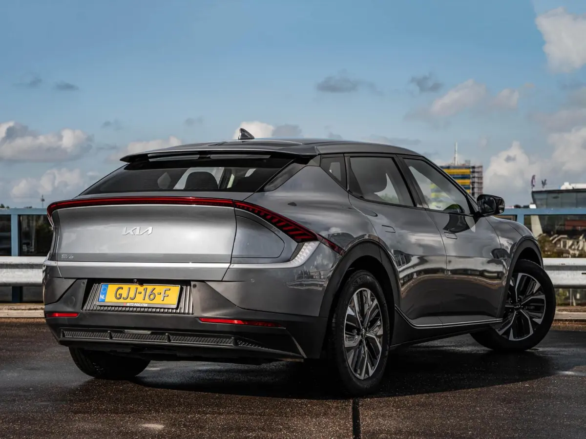 Light 77.4 kWh | SOH 100% | Trekhaak | ACC | Camera | LED | Keyless | Navigatie | Apple Carplay/Android Auto | Dealeronderhouden | 19"