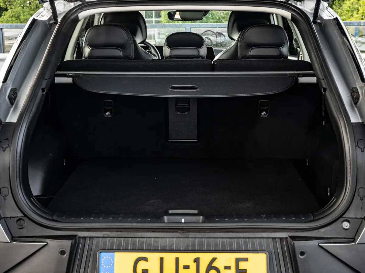 Light 77.4 kWh | SOH 100% | Trekhaak | ACC | Camera | LED | Keyless | Navigatie | Apple Carplay/Android Auto | Dealeronderhouden | 19"