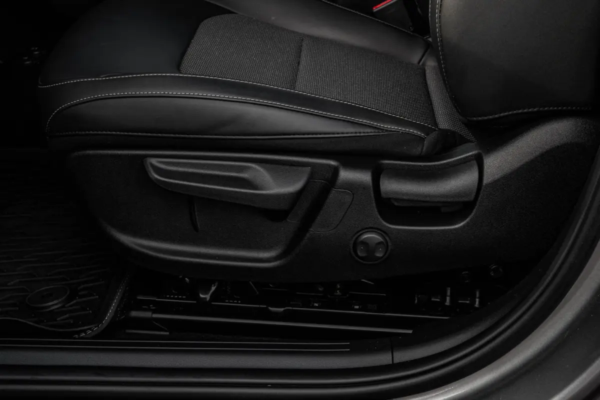Light 77.4 kWh | SOH 100% | Trekhaak | ACC | Camera | LED | Keyless | Navigatie | Apple Carplay/Android Auto | Dealeronderhouden | 19"