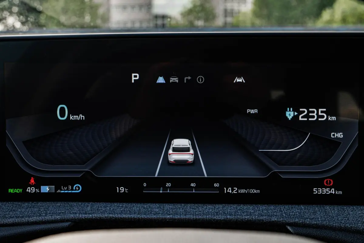 Light 77.4 kWh | SOH 100% | Trekhaak | ACC | Camera | LED | Keyless | Navigatie | Apple Carplay/Android Auto | Dealeronderhouden | 19"