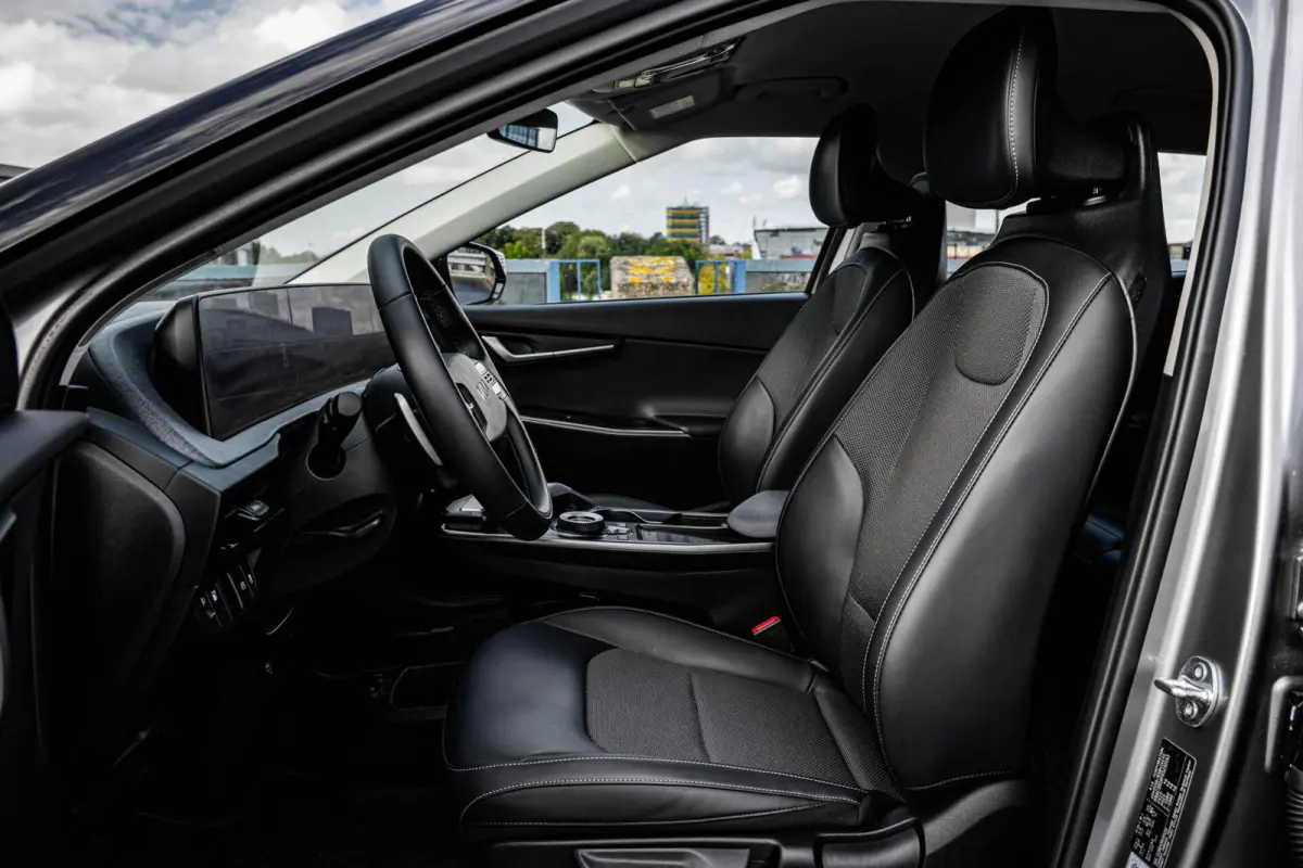 Light 77.4 kWh | SOH 100% | Trekhaak | ACC | Camera | LED | Keyless | Navigatie | Apple Carplay/Android Auto | Dealeronderhouden | 19"