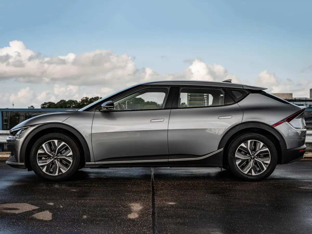 Light 77.4 kWh | SOH 100% | Trekhaak | ACC | Camera | LED | Keyless | Navigatie | Apple Carplay/Android Auto | Dealeronderhouden | 19"