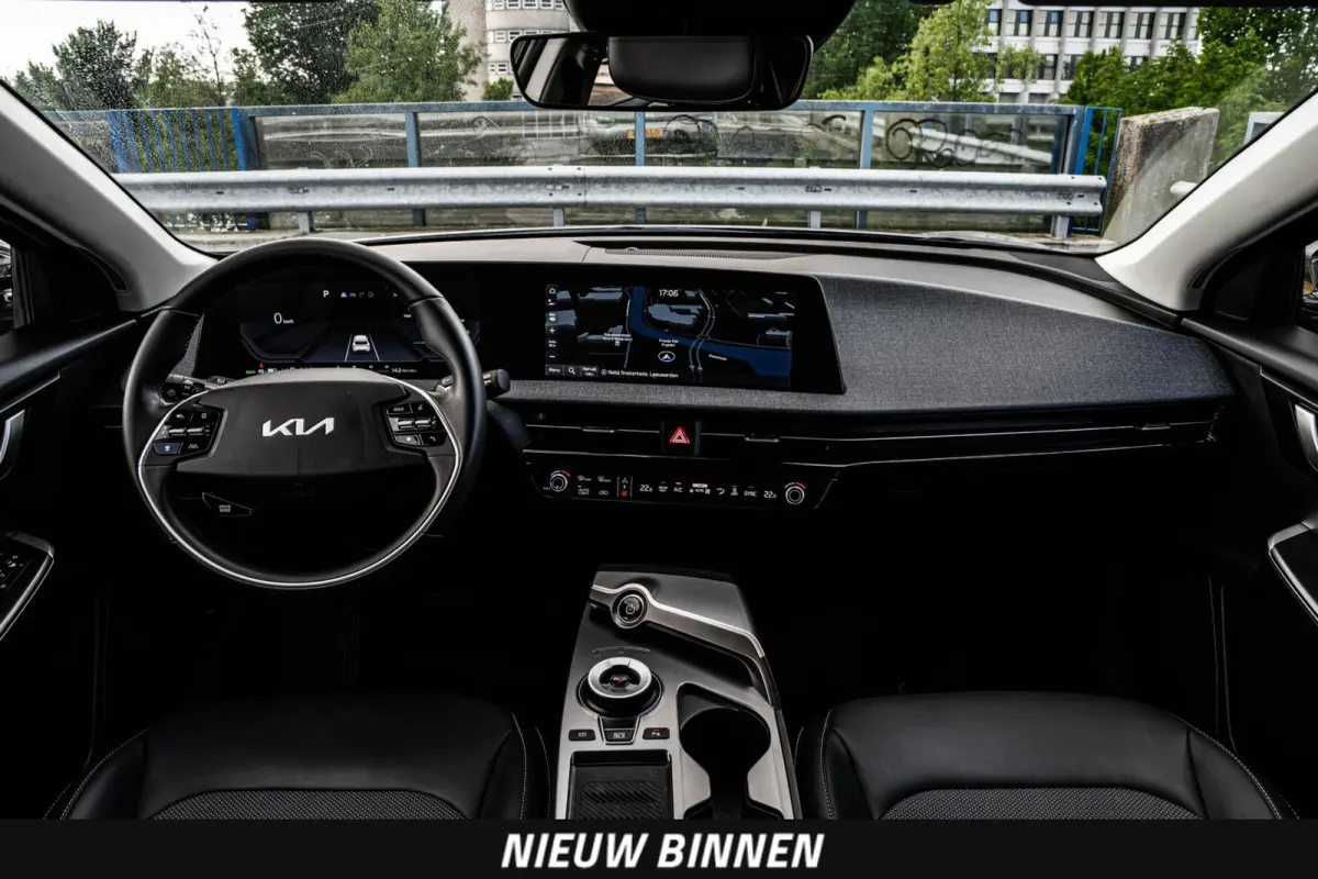 Light 77.4 kWh | SOH 100% | Trekhaak | ACC | Camera | LED | Keyless | Navigatie | Apple Carplay/Android Auto | Dealeronderhouden | 19"