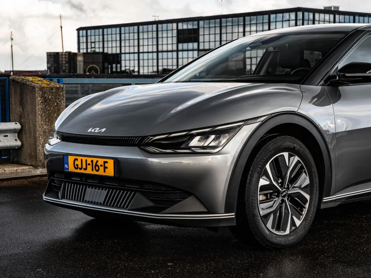 Light 77.4 kWh | SOH 100% | Trekhaak | ACC | Camera | LED | Keyless | Navigatie | Apple Carplay/Android Auto | Dealeronderhouden | 19"