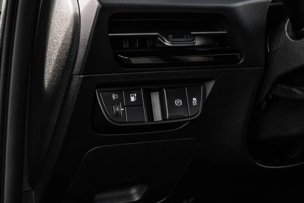 Light 77.4 kWh | SOH 100% | Trekhaak | ACC | Camera | LED | Keyless | Navigatie | Apple Carplay/Android Auto | Dealeronderhouden | 19"