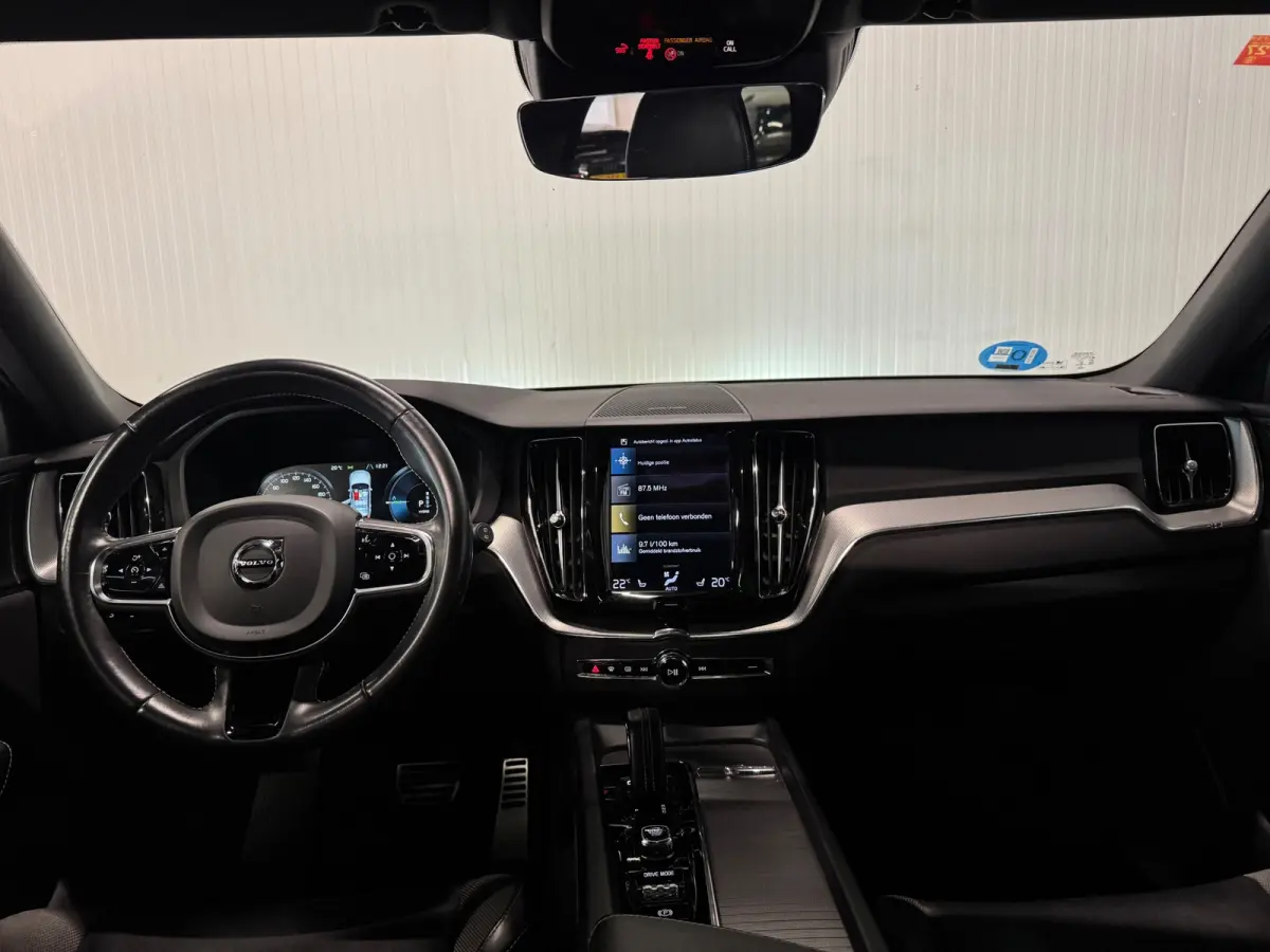 2.0 T6 Plug-in hybrid AWD R Design | PANO | BLACK DESIGN | TREKHAAK | H&K