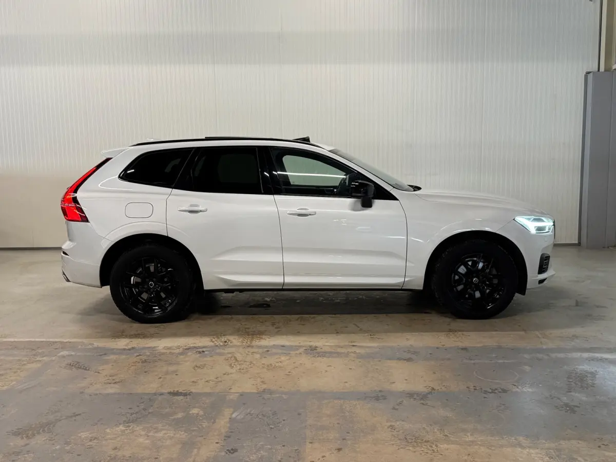 2.0 T6 Plug-in hybrid AWD R Design | PANO | BLACK DESIGN | TREKHAAK | H&K