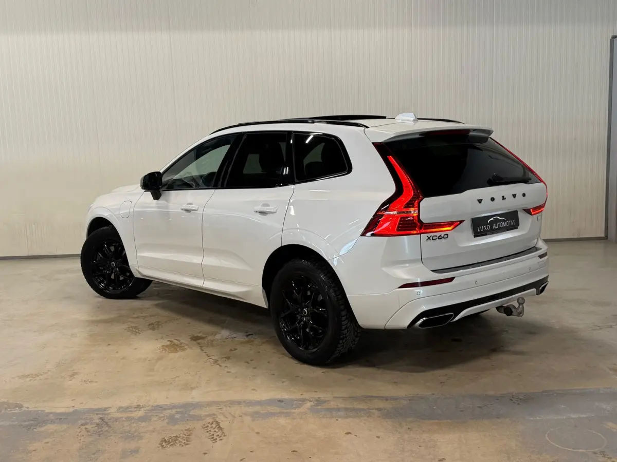 2.0 T6 Plug-in hybrid AWD R Design | PANO | BLACK DESIGN | TREKHAAK | H&K