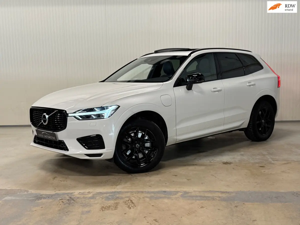 2.0 T6 Plug-in hybrid AWD R Design | PANO | BLACK DESIGN | TREKHAAK | H&K