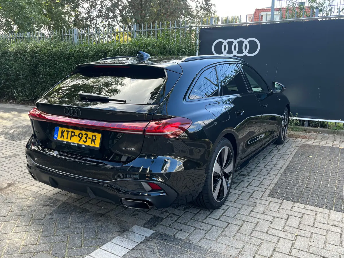 S edition | Trekhaak | Side assist | Remzadels rood | Optiek zwart | Privacy glas |