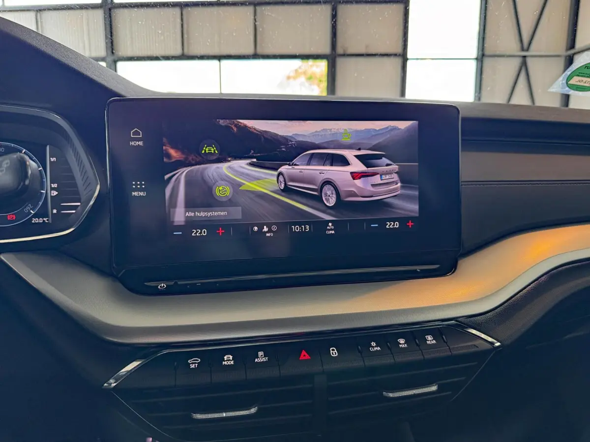 1.0 TSI Greentech 81kW Sport Business|Navi|CarPlay|Elektr.Wegklapbare Trekhaak|