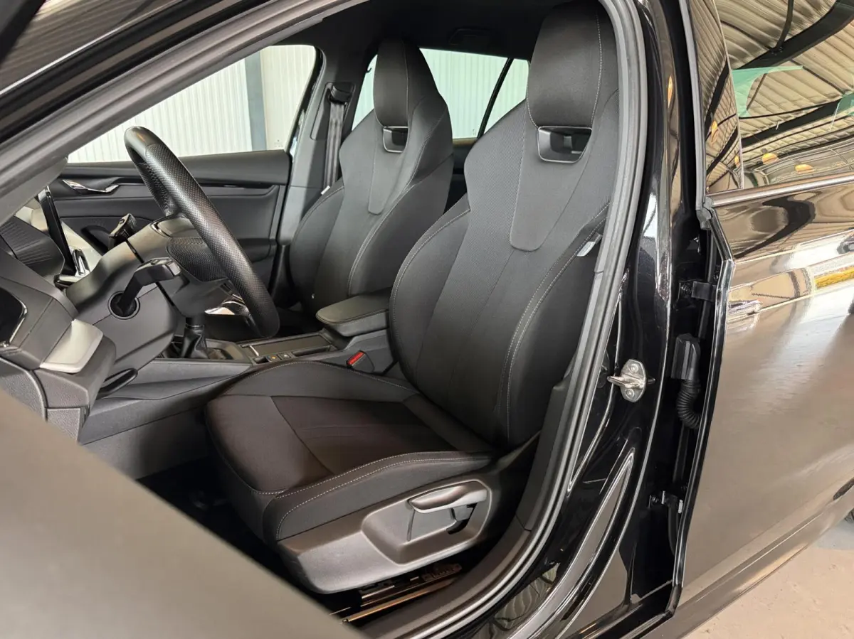 1.0 TSI Greentech 81kW Sport Business|Navi|CarPlay|Elektr.Wegklapbare Trekhaak|