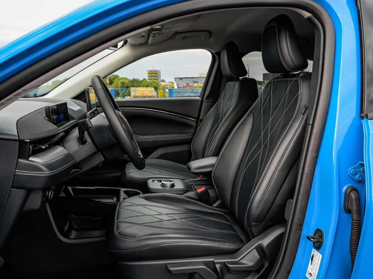 Extended RWD 98 kWh | SOH 97,5% | Camera | Leder | Keyless | ACC | Apple Carplay/Android Auto | Stoel-/Stuurverwarming | 18" | Dealeronderhouden