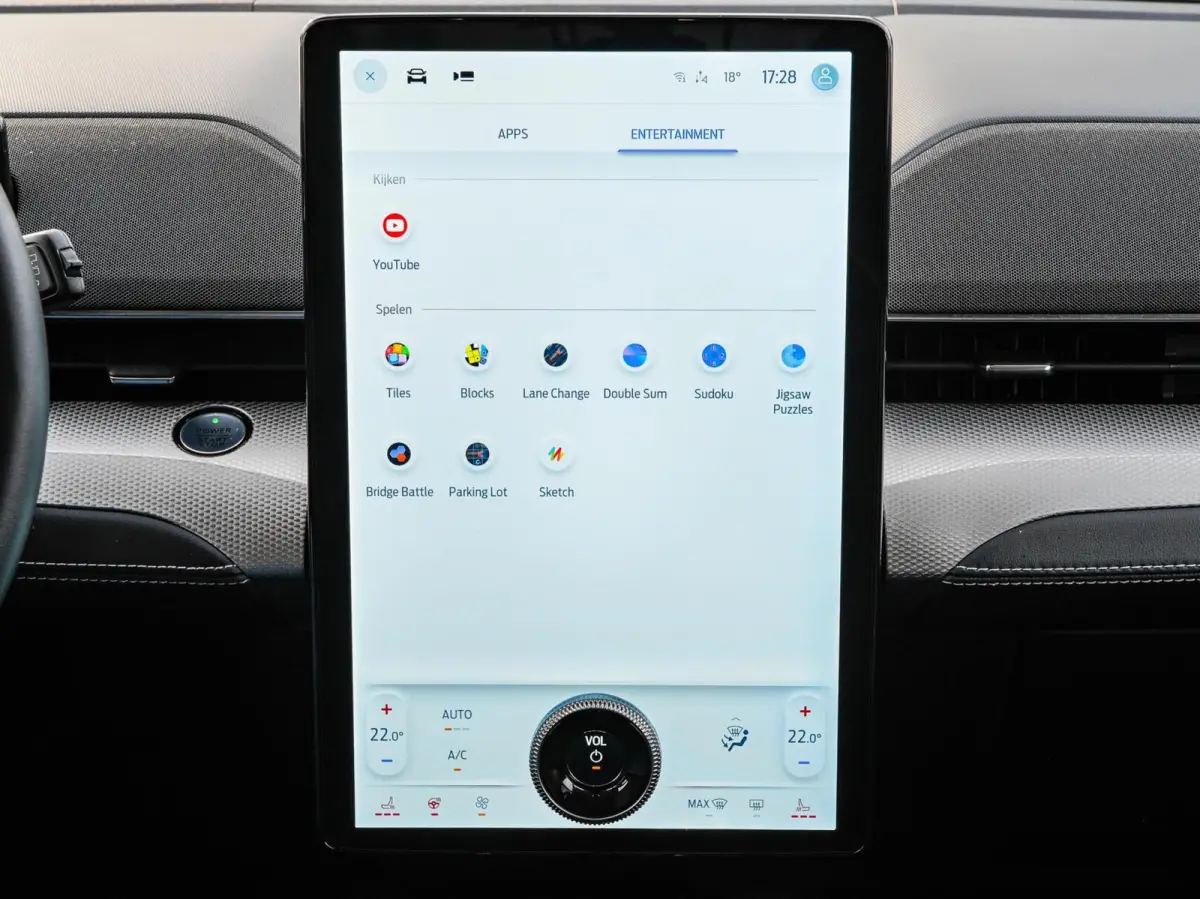 Extended RWD 98 kWh | SOH 97,5% | Camera | Leder | Keyless | ACC | Apple Carplay/Android Auto | Stoel-/Stuurverwarming | 18" | Dealeronderhouden